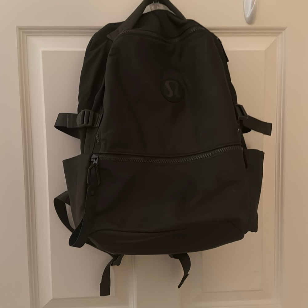 LULULEMON New Crew Backpack in olive green